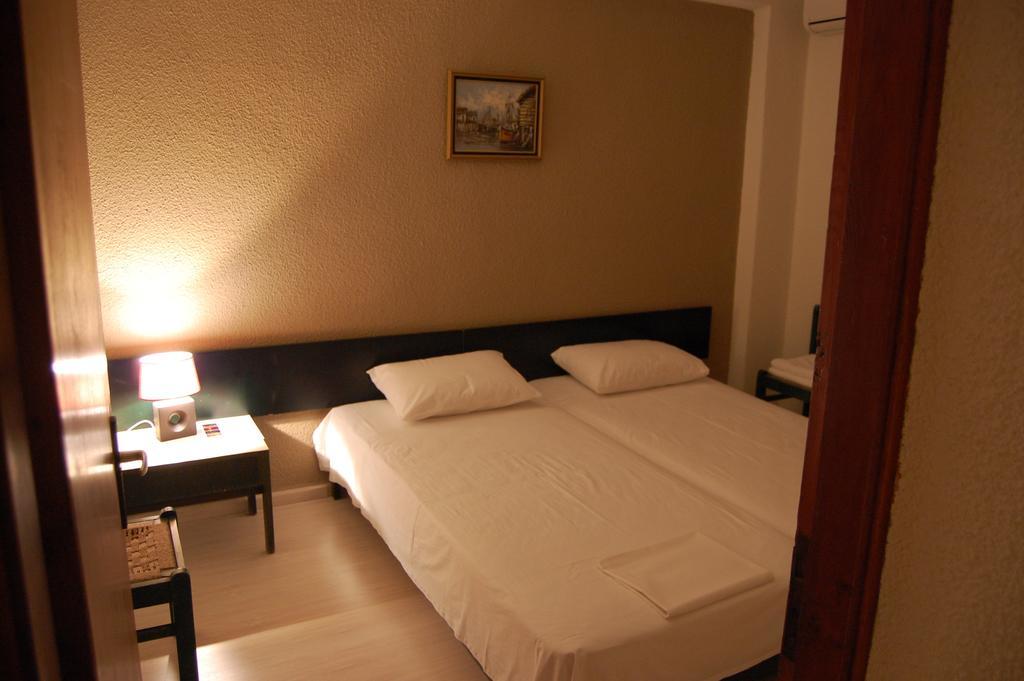 Hotel Andírrion Chambre photo